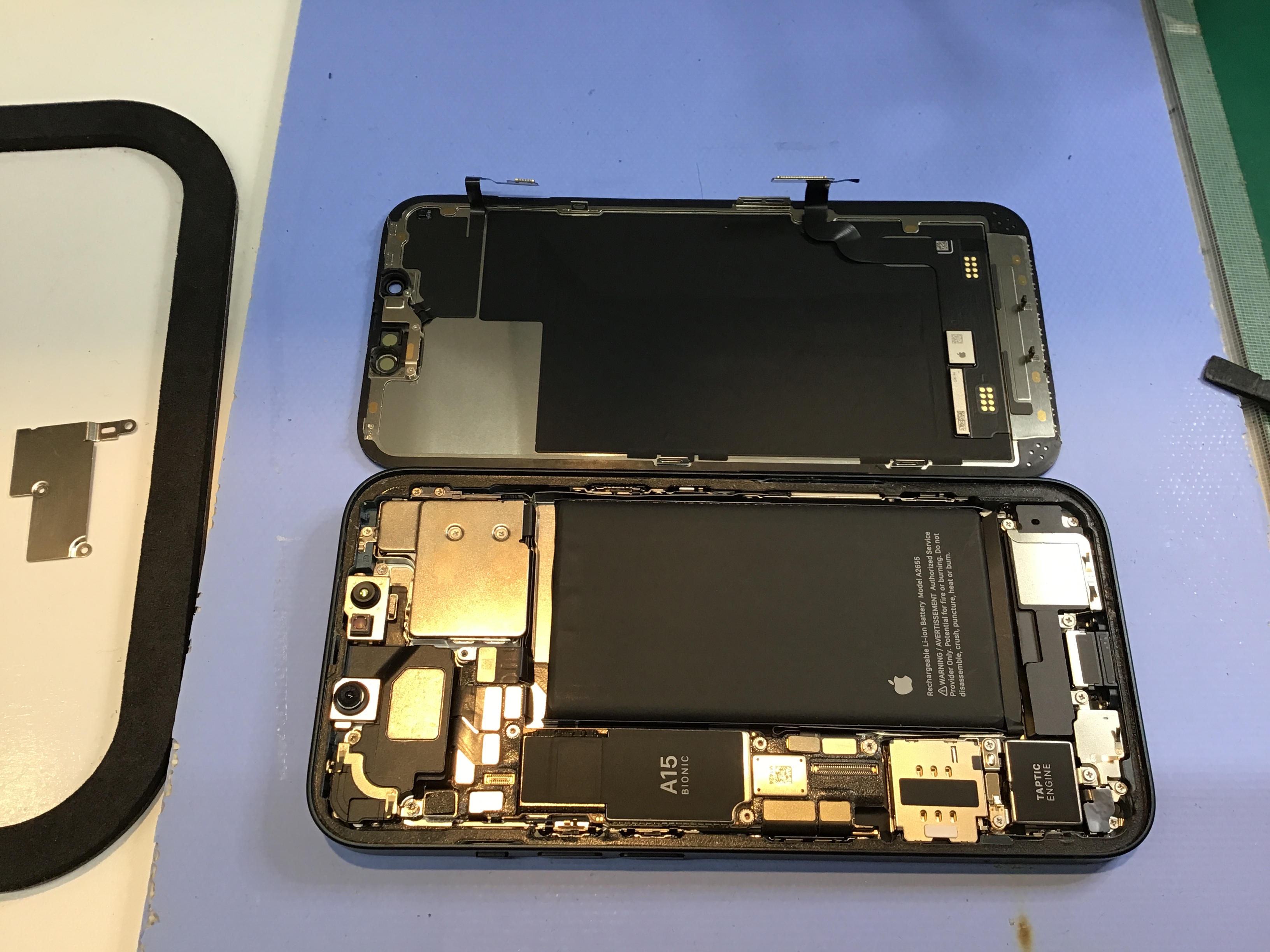 iPhone14+のバッテリー交換は、データそのまま・即日修理のスマホ修理工房京王聖蹟桜ヶ丘ショッピングセンターB館店へ！